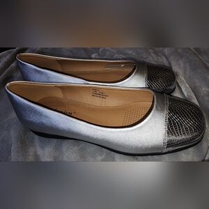 Comfortview Women's Wide Width The Fay Flat size 7.5W